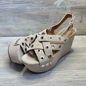 Marc Fisher Bloom Grommet Platform leather Sandals size 6.5